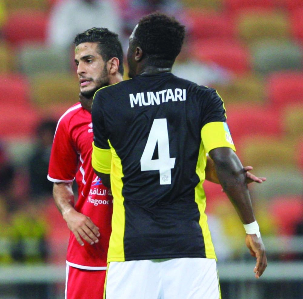 مونتاري ممسكا برقبة مهند فارسي (مكة)