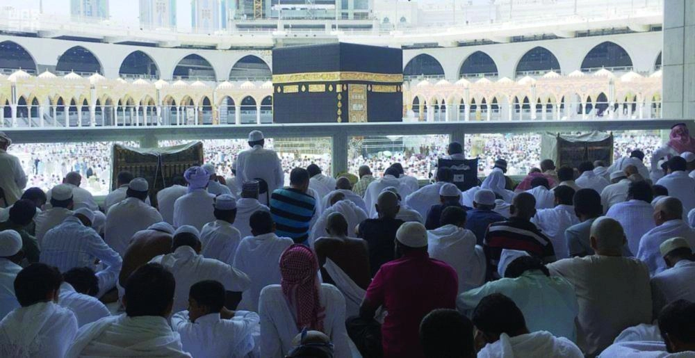 






مصلون خلال خطبة الجمعة في الحرم المكي                    (واس) 