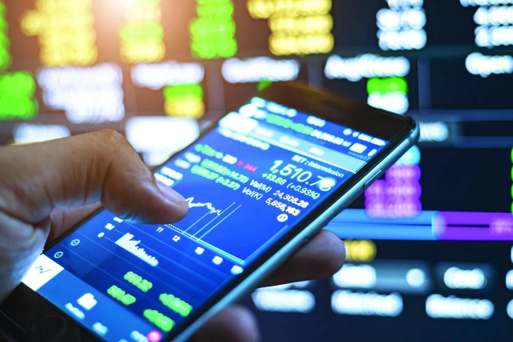 






مضارب أثناء متابعة مؤشرات فوركس                                (مكة)