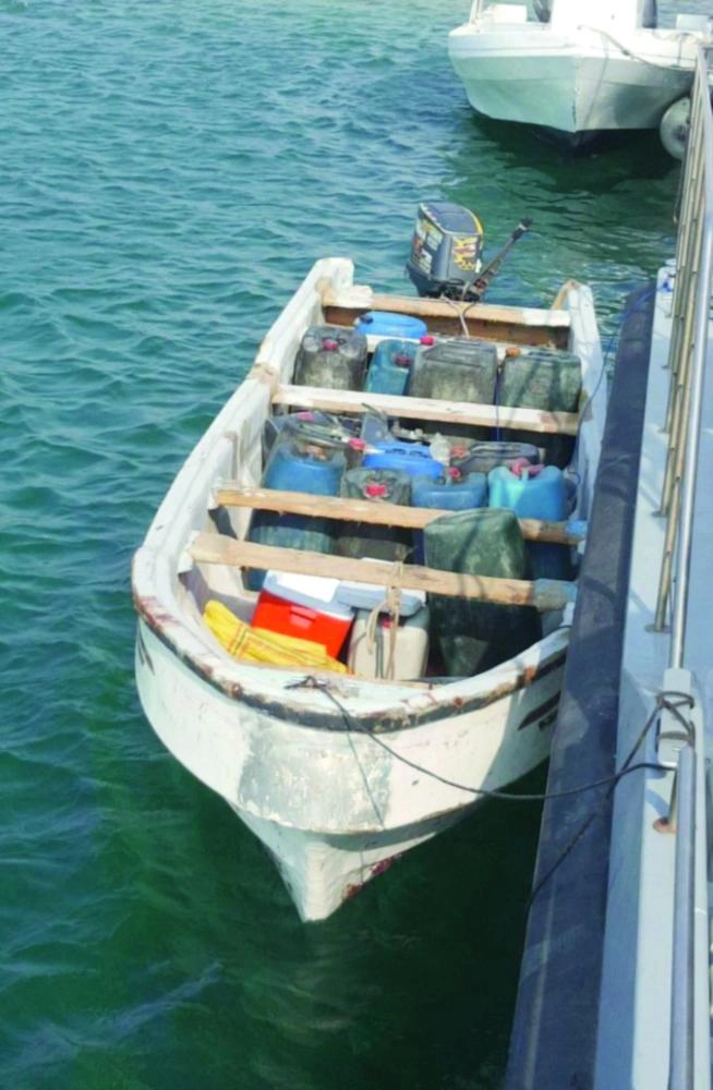 






القارب أثناء ضبطه في جازان                                 (مكة)