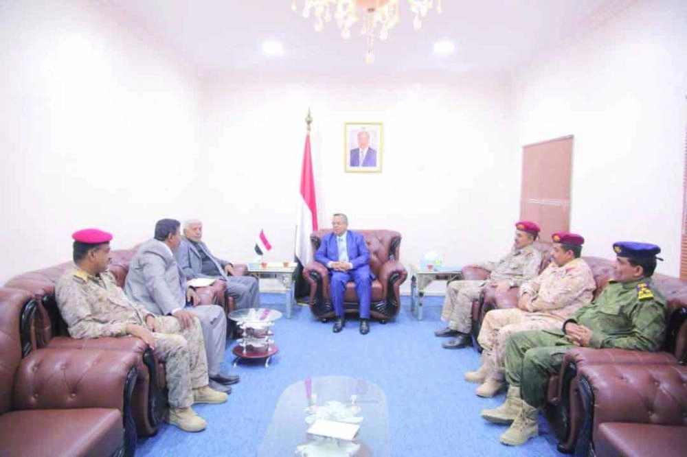 






رئيس الوزراء مستقبلا في عدن وزير الصحة وقيادات عسكرية بمحافظة شبوة                                                                      (سبأ نت)