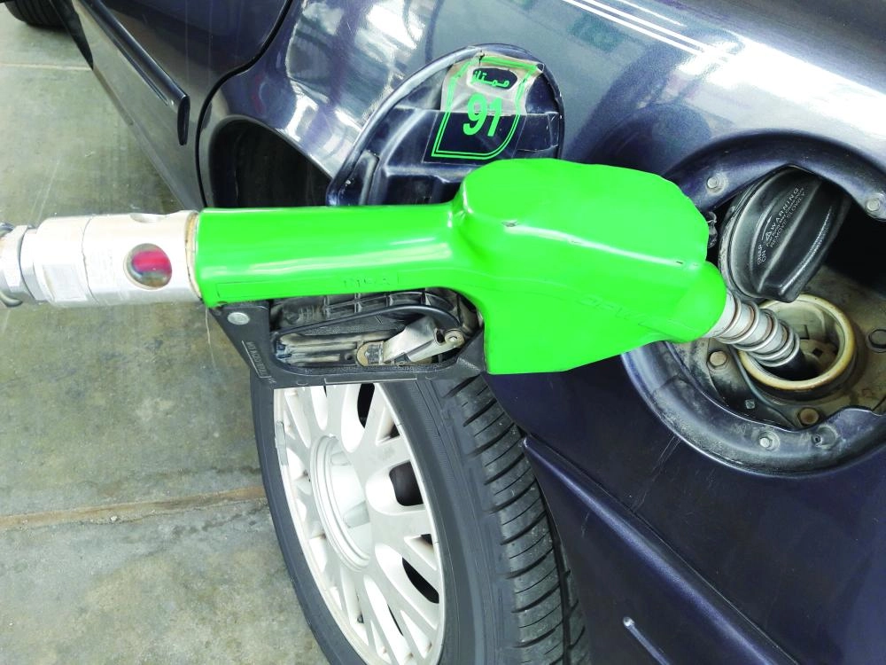 






سيارة أثناء تزودها بالوقود                                                      (مكة)