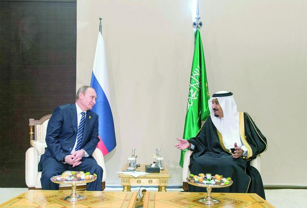 






خادم الحرمين والرئيس الروسي خلال لقائهما على هامش قمة العشرين بتركيا  2015