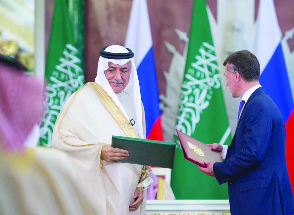 العساف خلال تبادل مذكرة تفاهم في مجال العمل والحماية الاجتماعية مع الجانب الروسي           (واس)