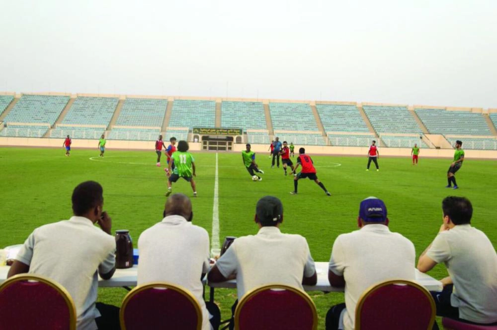 






لجنة المواهب تتابع اختبارات المواليد في الأحساء أمس                 (مكة)