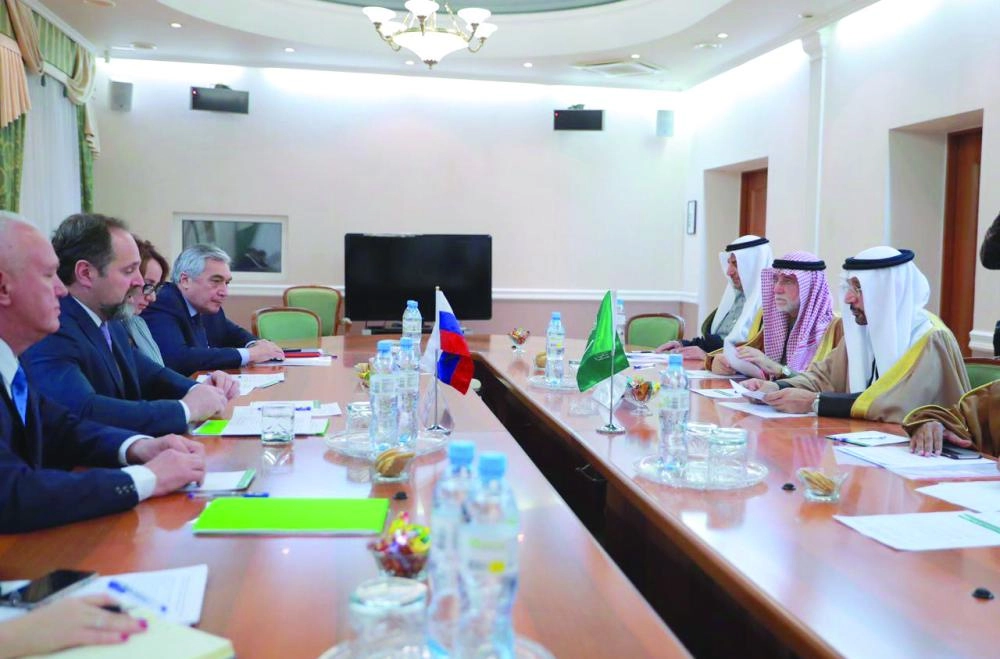 






من اجتماع الفالح مع وزير المصادر الطبيعية الروسي                                               (مكة)