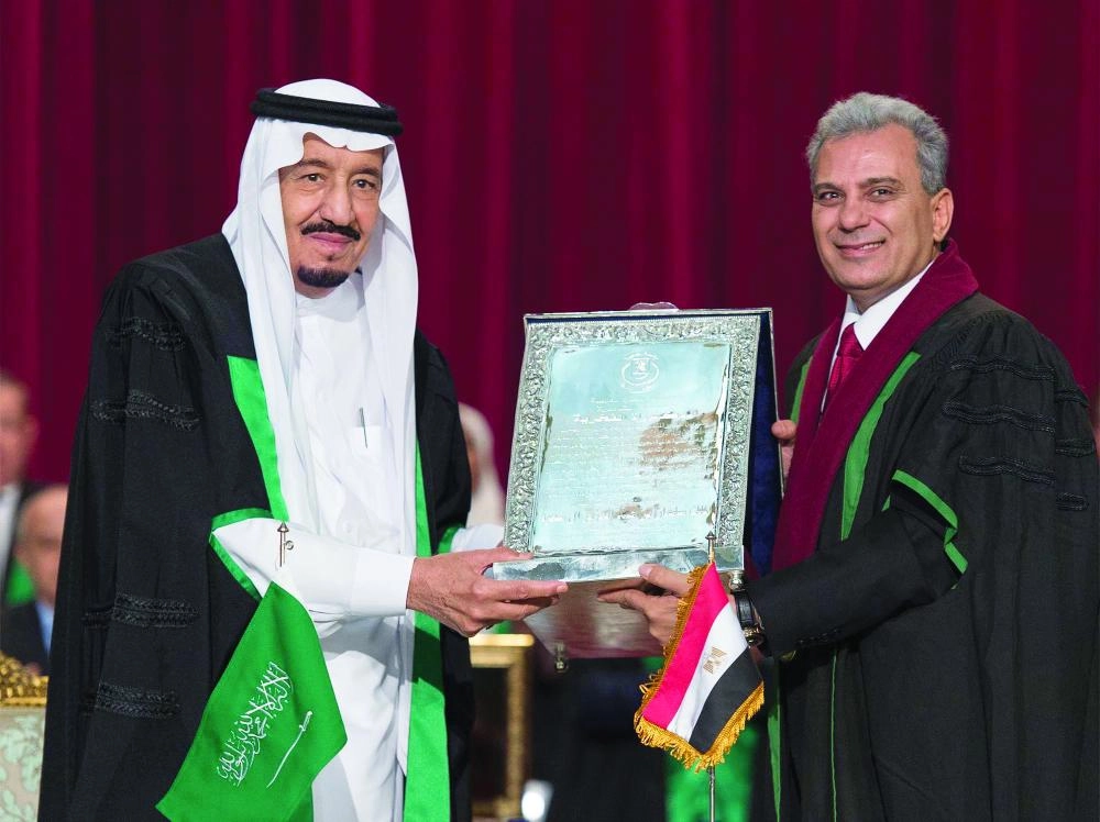 تسلم الدكتوراه الفخرية من جامعة القاهرة 2016