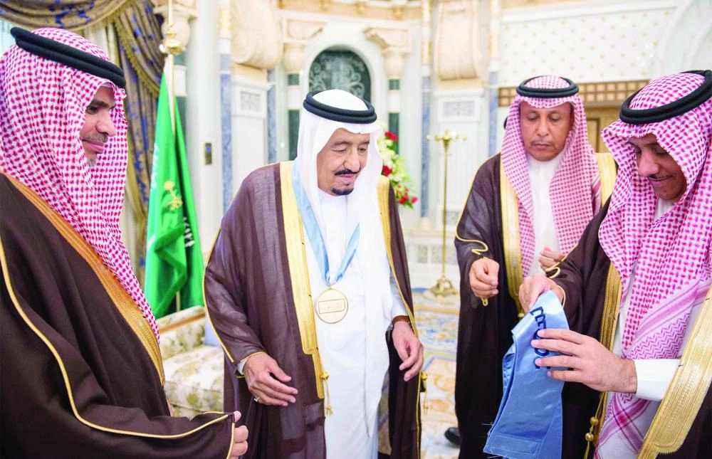 لدى تسلمه شهادة الدكتوراه الفخرية من جامعة الملك سعود 2016