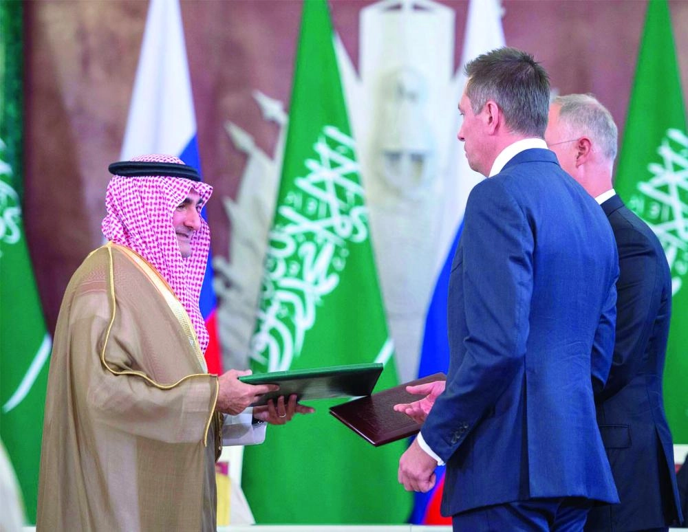 






من توقيع الاتفاقيات السعودية الروسية                                      (واس)