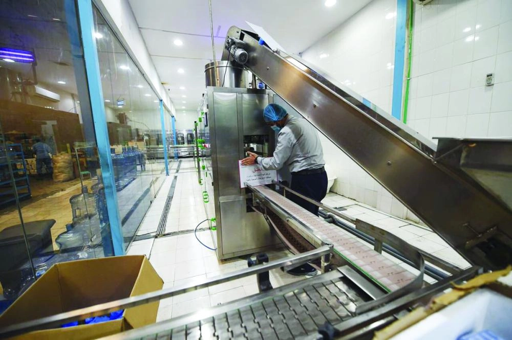 






أحد مصانع المياه التي جرى إغلاقها في الرياض أخيرا                             (مكة)