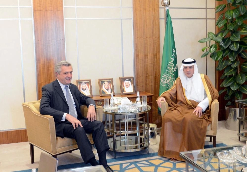 ...ويلتقي المفوض السامي لشؤون اللاجئين