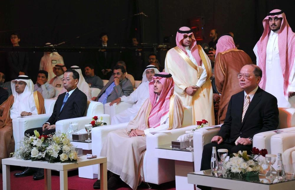 






نائب أمير الشرقية يتوسط حضور حفل التدشين