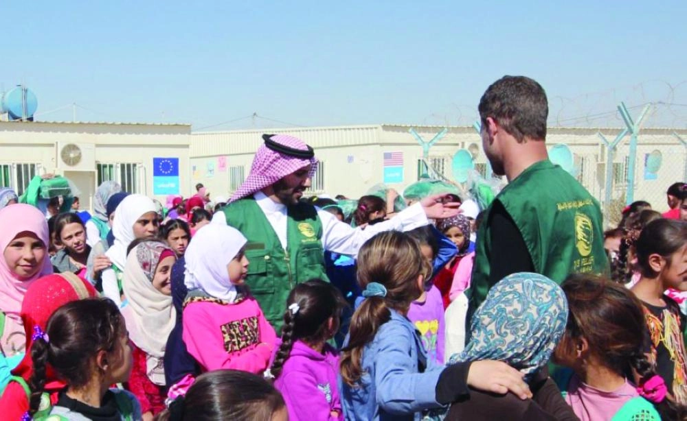 عضو فريق مركز الملك سلمان في مدرسة بمخيم الزعتري (واس)