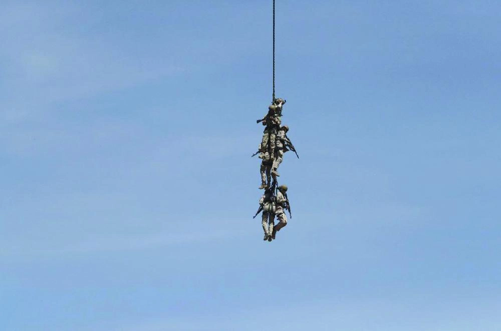 






جنديان سعودي وفرنسي خلال التمرين