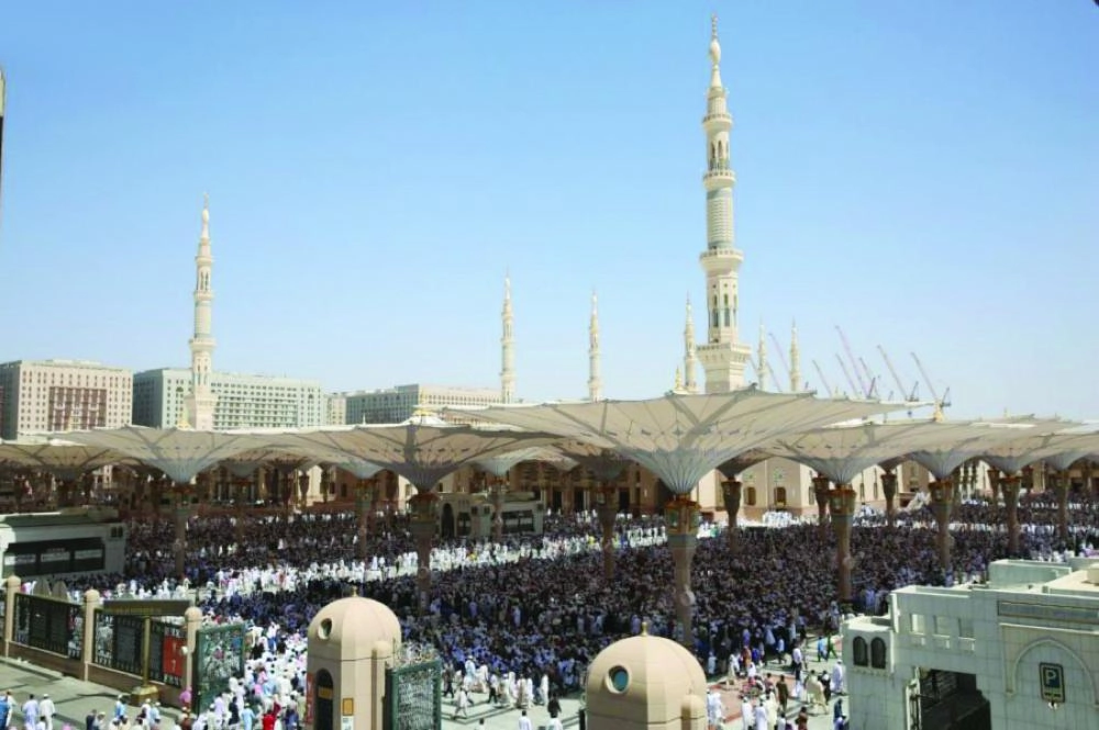 






مصلون في الحرم النبوي                                       (واس)