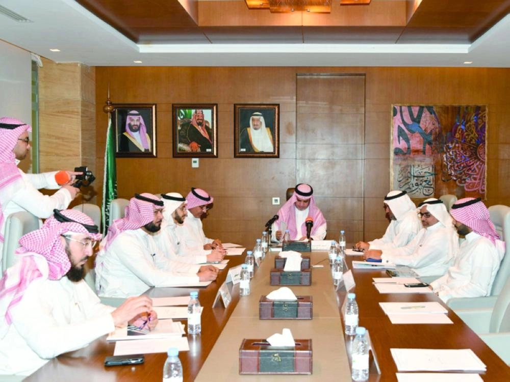 العيسى خلال تدشين برنامج الابتعاث الخارجي سفير        (مكة)