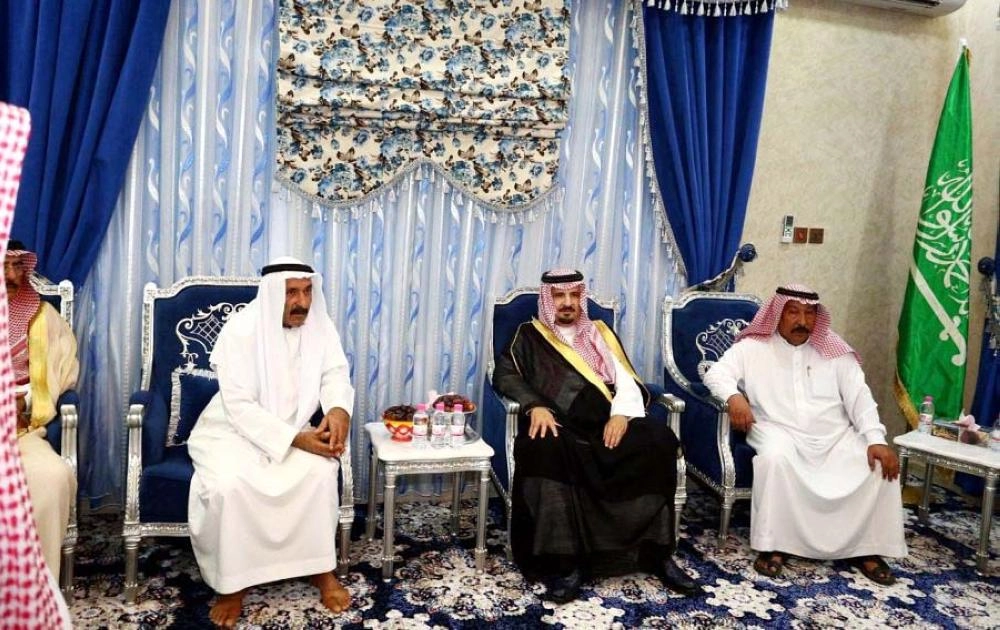 






أمير الجوف يقدم العزاء لذوي الشهيد العنزي