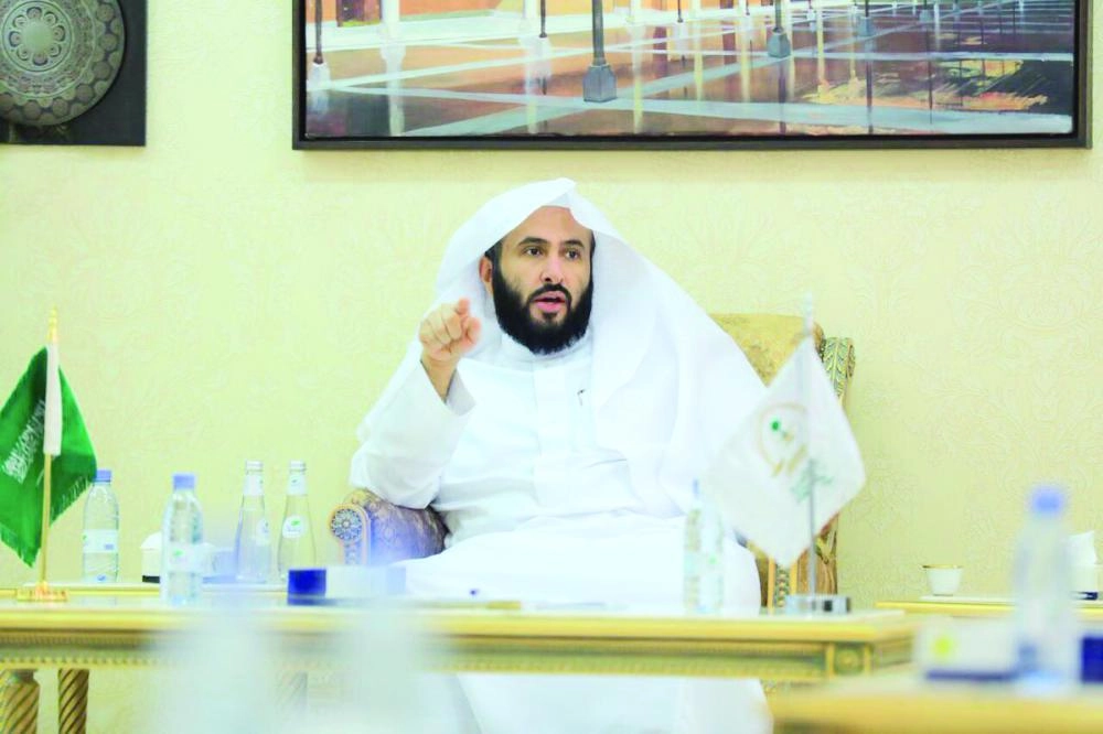 






الصمعاني خلال لقائه قضاة المحاكم التجارية           (مكة)