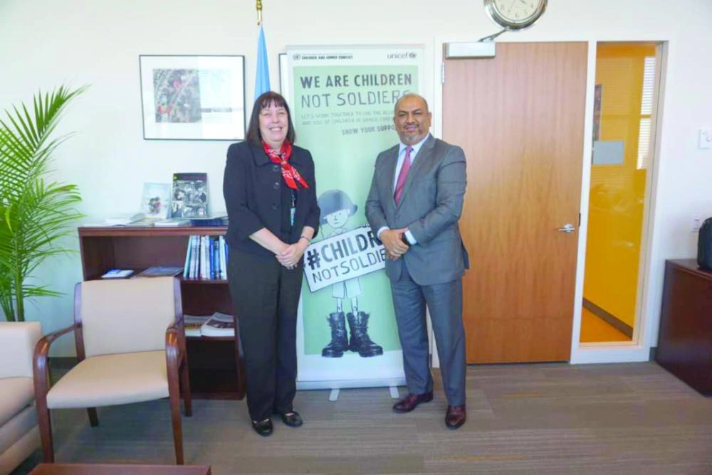 






سفير اليمن بالأمم المتحدة مستقبلا مارك لوكوك