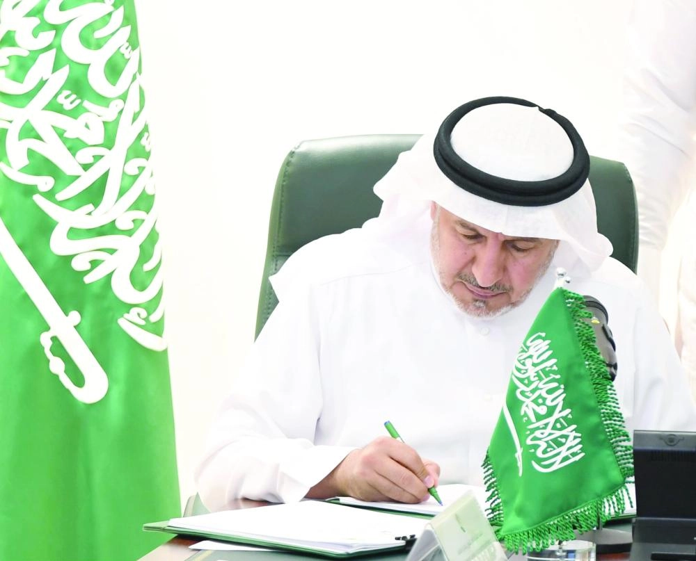 الربيعة يوقع مشروعات الإغاثة بالداخل السوري (واس)