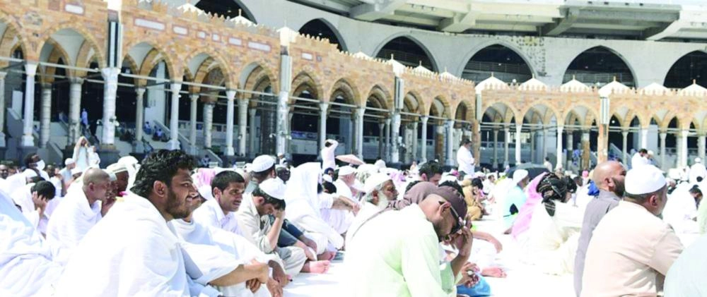 






مصلون خلال خطبة الجمعة في الحرم المكي أمس           (واس)