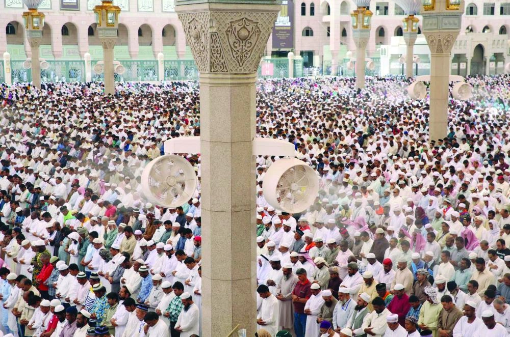 






زوار بالحرم النبوي                                   (واس)