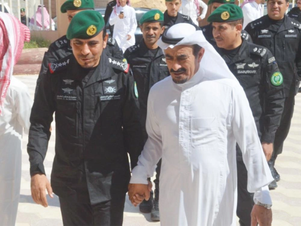 
   (سهيل المطيري خلال زيارته للعريف عبدالله السبيعي (واس