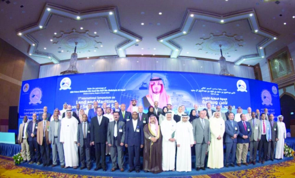 






جماعية للمشاركين في الندوة