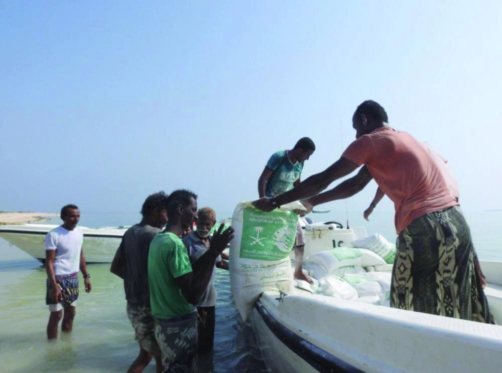 






مساعدات غذائية من مركز الملك سلمان لأهالي جزيرتي الفشت وبكلان اليمنيتين                                                                                        (واس)