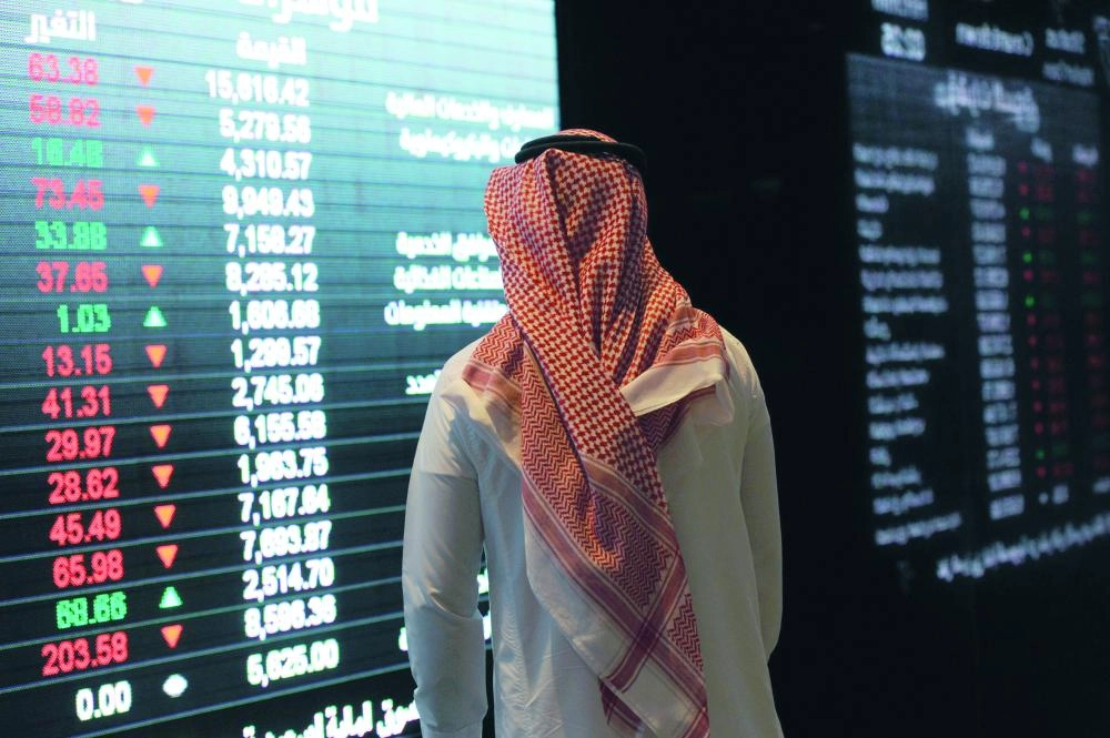 






مستثمر يتابع شاشة تداول                          (مكة)