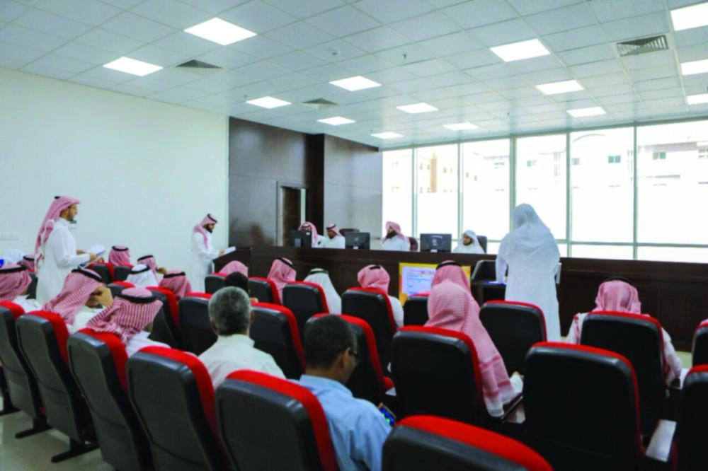 






من داخل المحكمة التجارية في الرياض                                                                        (وزارة العدل)