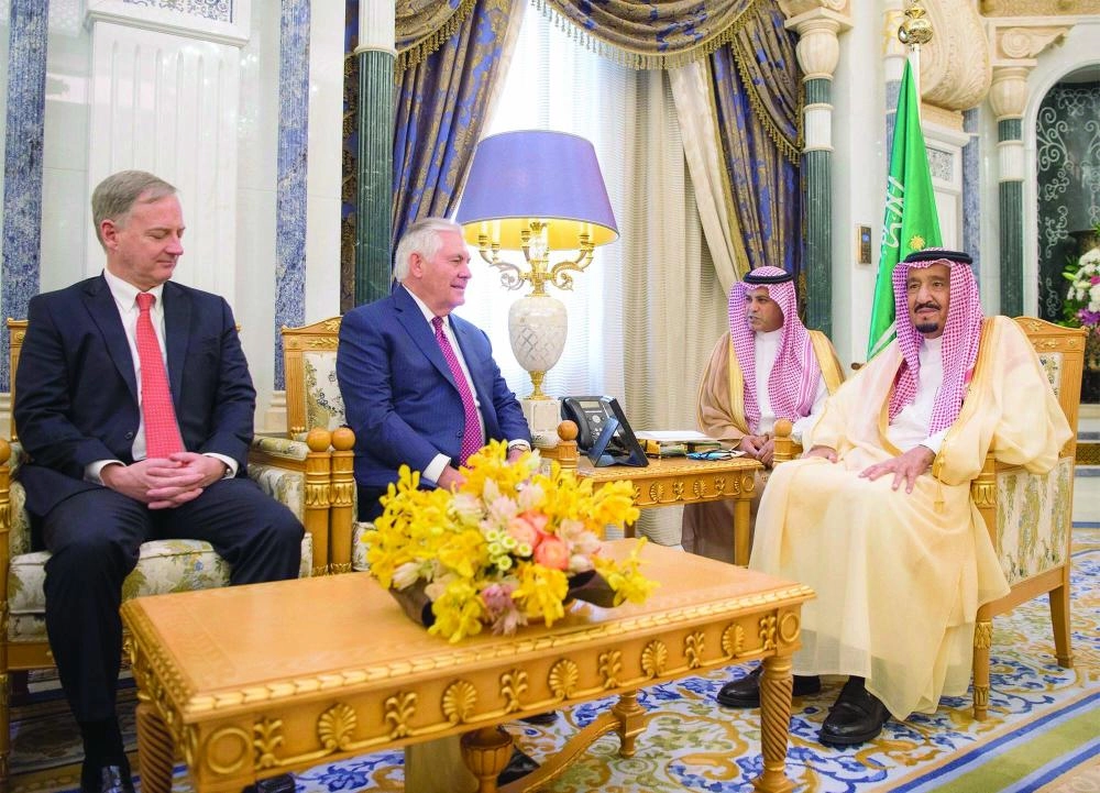 






الملك سلمان لدى استقباله ريكس تيلرسون                                (واس)