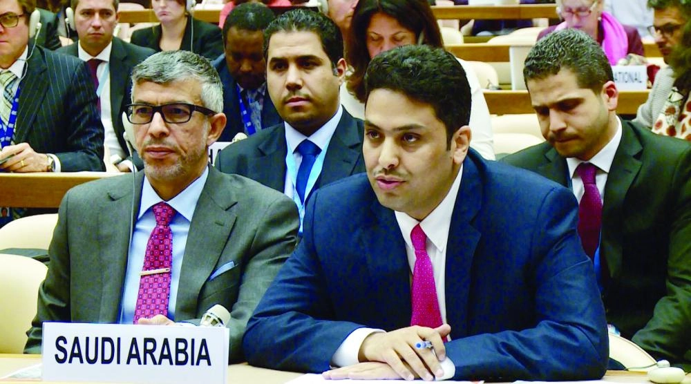 






وفد مركز الملك سلمان المشارك في مؤتمر المانحين بجنيف                  (واس)