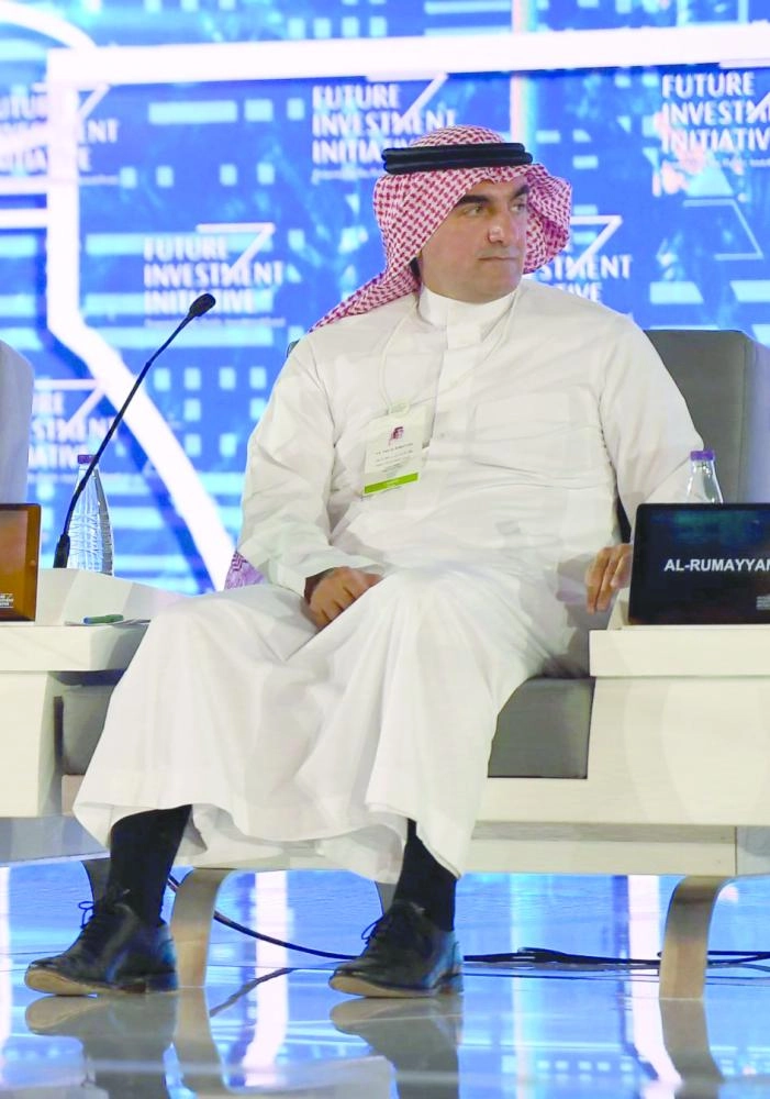 






 ياسر الرميان خلال جلسة الصناديق السيادية أمس   (واس)