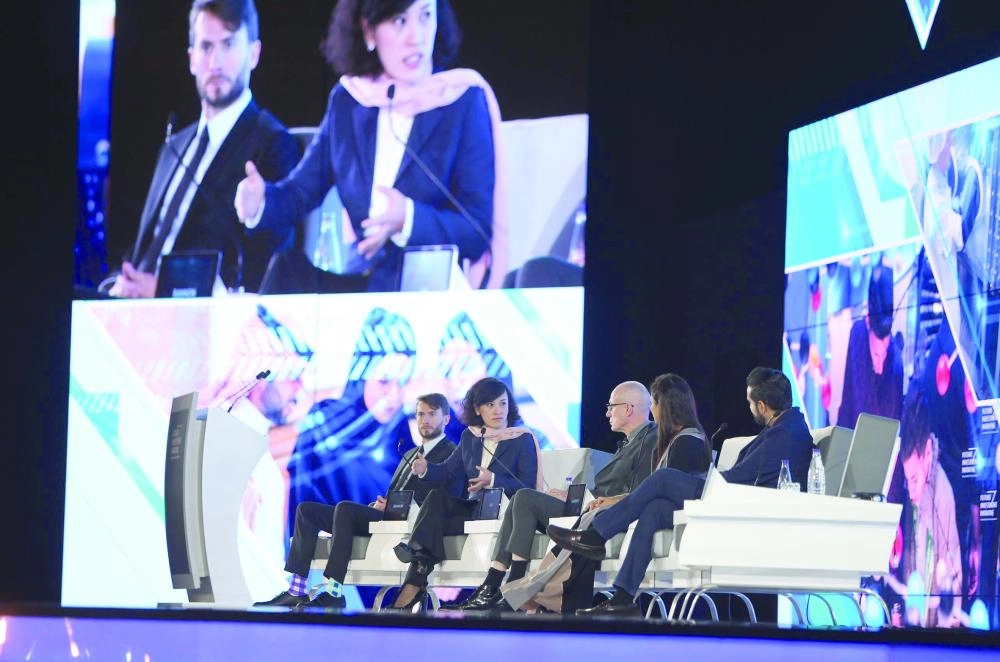 الجلسة النقاشية لدور الجيل المقبل من الشباب في إعادة تشكيل الأعمال( واس)