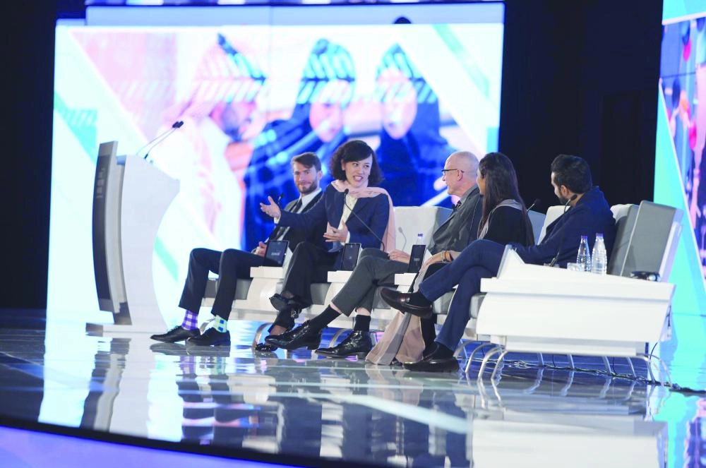 الجلسة النقاشية لدور الجيل المقبل من الشباب في إعادة تشكيل الأعمال( واس)