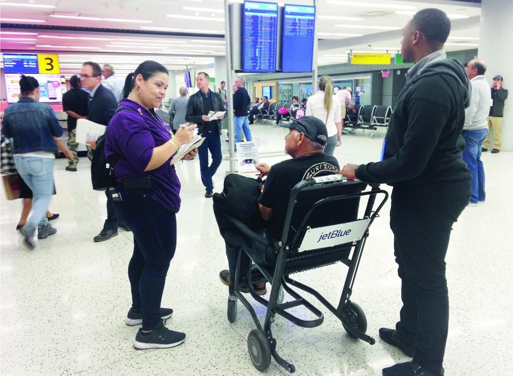 سلطات نيويورك ترحب بقادمين من بورتوريكو بمطار كنيدي (رويترز)