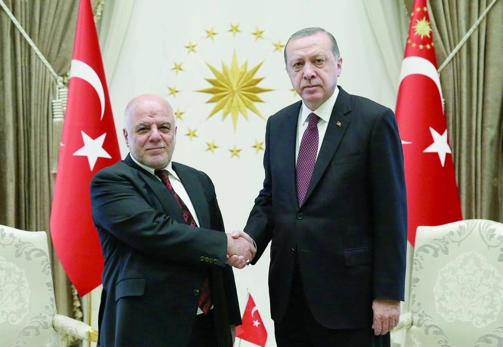 






إردوغان يصافح العبادي في أنقرة أمس          (رويترز)