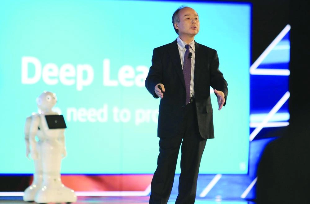 






ماسايوشي سون أثناء حديثه بالجلسة أمس