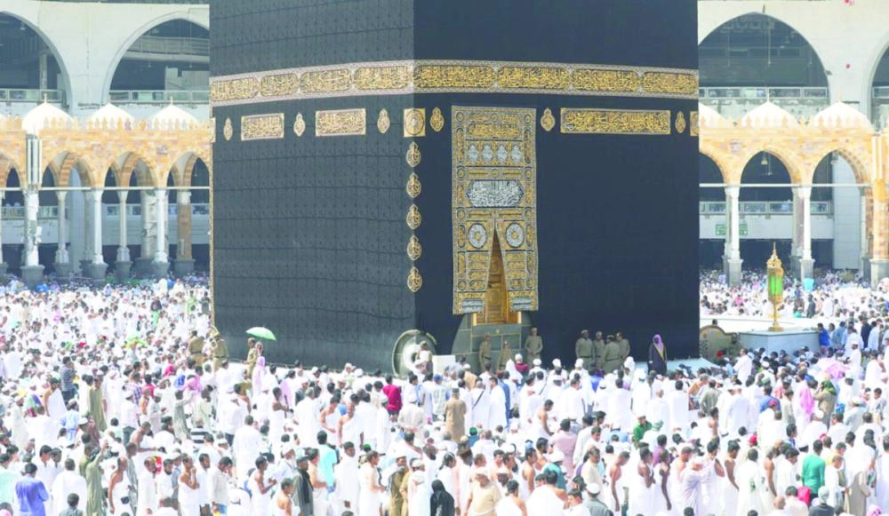 






معتمرون يطوفون قبيل صلاة الجمعة بالحرم المكي    (رئاسة الحرمين)