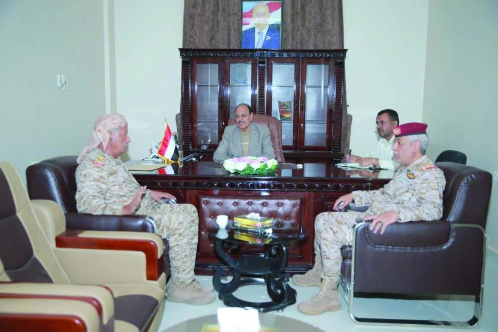 نائب الرئيس اليمني في اجتماع بالقيادات في شبوة (سبأ نت)