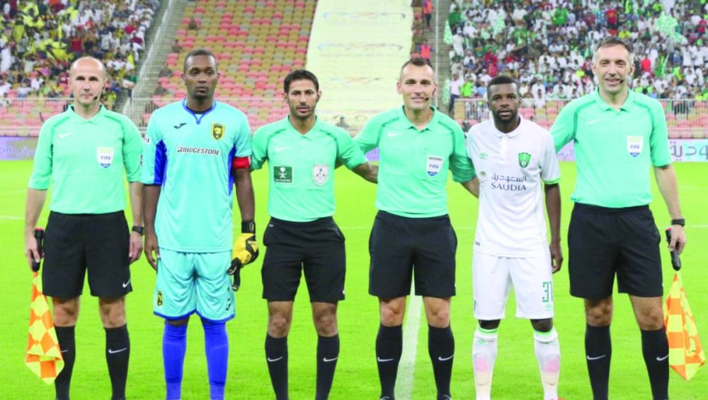 






الأندية تفضل الحكم الأجنبي                         (مكة)