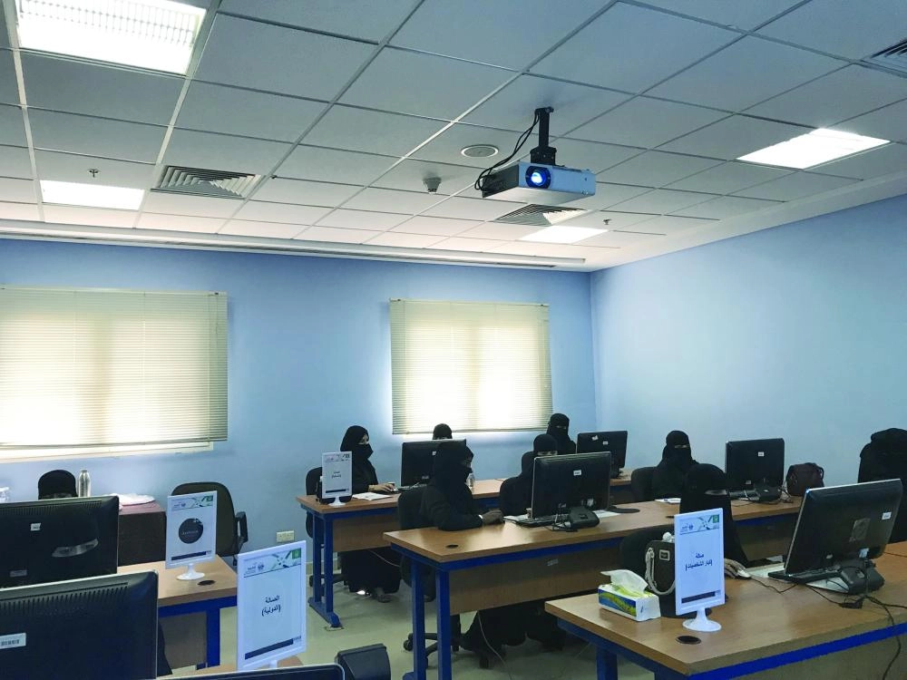 من تدريب المفتشات     (مكة)