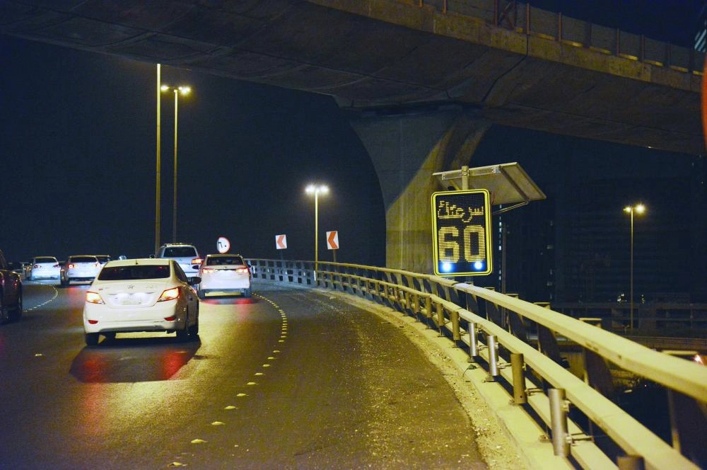 لوحات إرشادية وضعتها هيئة النقل لتنبيه السائقين (واس)