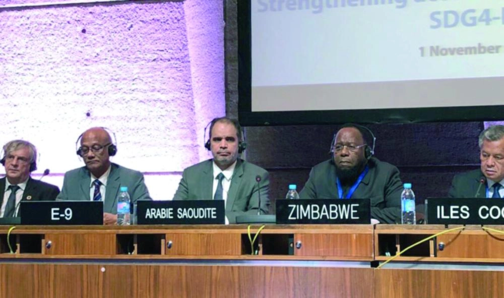 






العيسى خلال مؤتمر اليونيسكو العام في باريس أمس الأول                                                                   (واس)