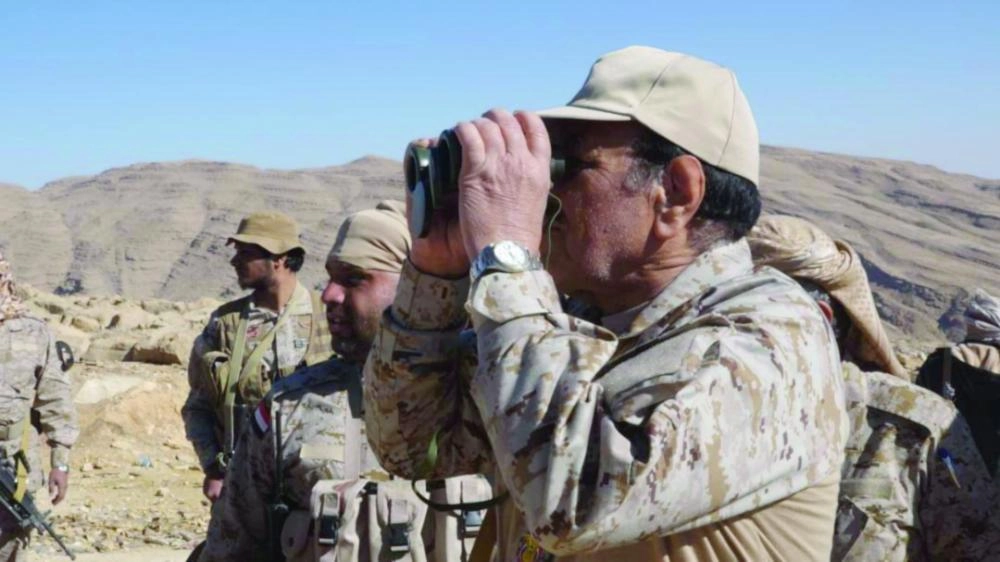 






نائب الرئيس اليمني خلال زيارته جبهة نهم شرق صنعاء                    (مكة)