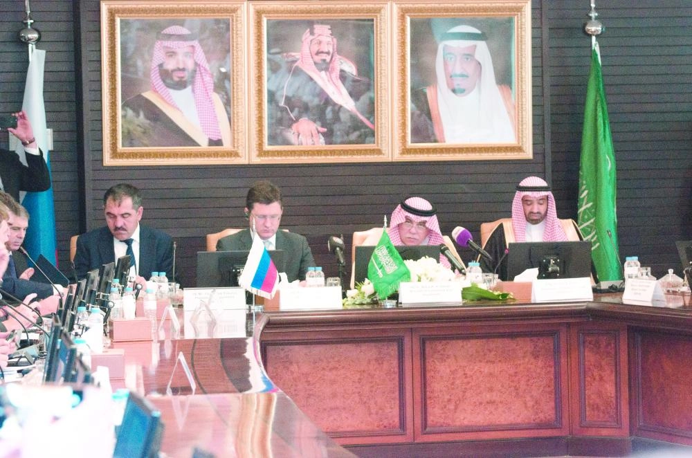 






القصبي ونوفاك خلال اللقاء                                                                                                                       (مكة)