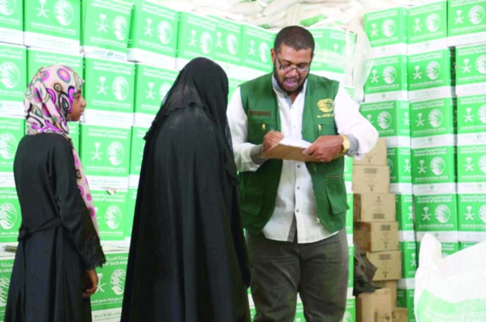 من المساعدات الغذائية والطبية المقدمة في حضرموت ومأرب (واس)