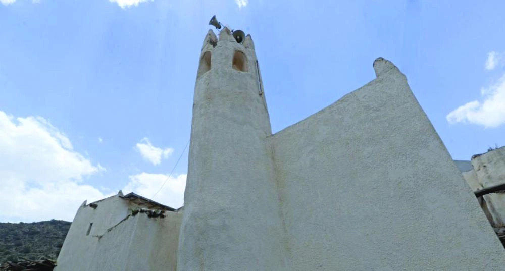 مئذنة أحد المساجد القديمة بعسير                      (واس)