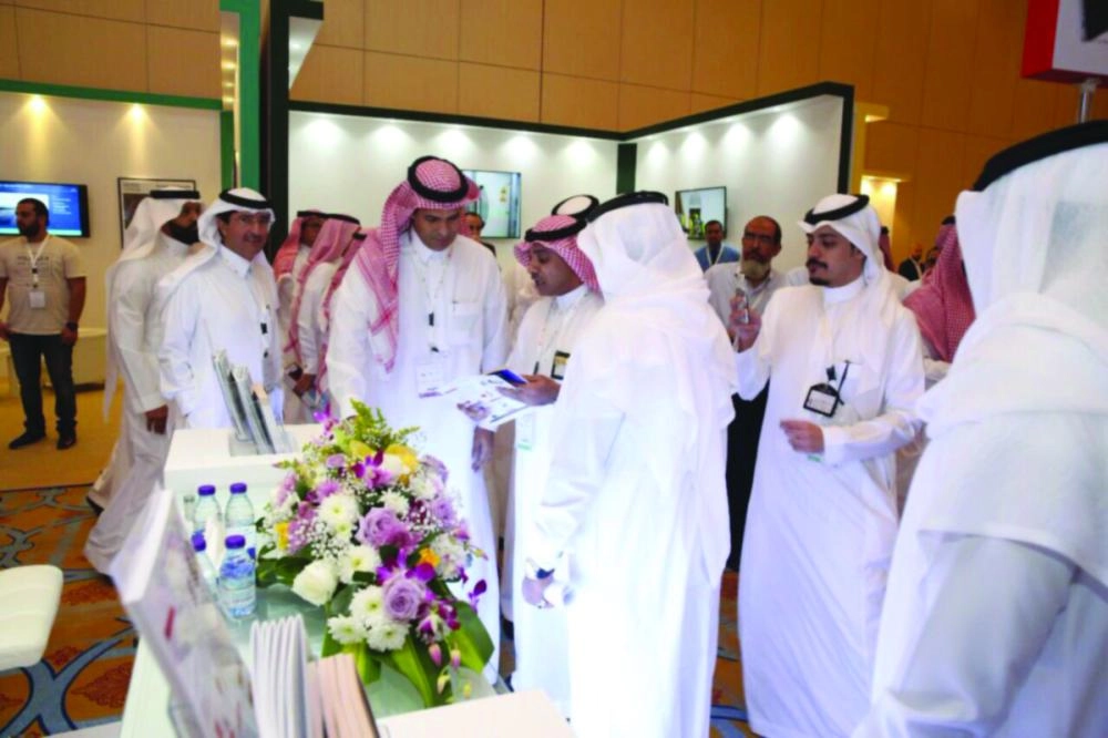 






العامودي أثناء جولة بالمعرض المصاحب